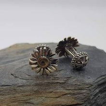 Load image into Gallery viewer, Sun Flower Cufflink
